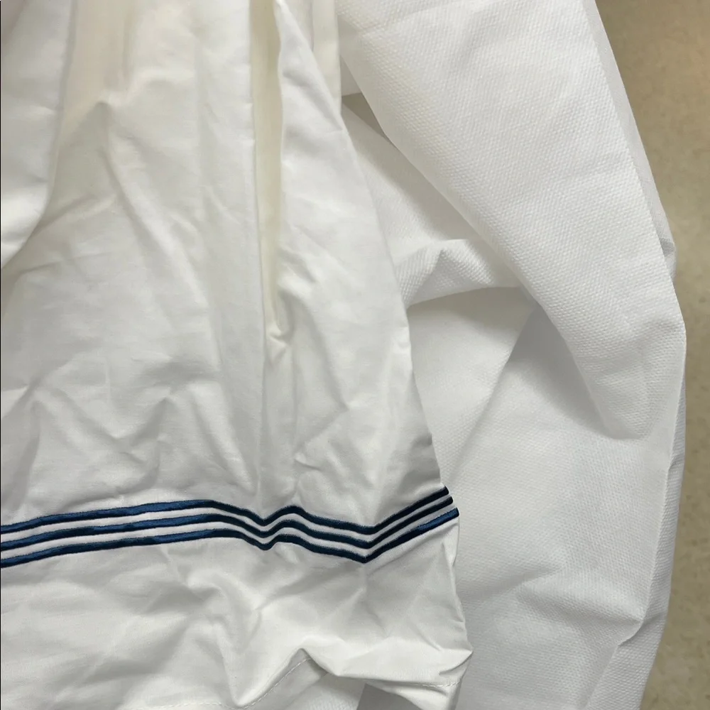 Liz Claiborne White/ Navy blue stripes bedding drop 78by 80 KS